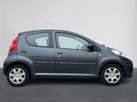 Peugeot 107 1.0-12V XS | Airco | elektrische ramen voor | radio CD speler | ( Vesteging -  Nieuwegein ) Foto