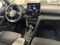 Toyota Yaris Cross 1.5 Hybrid 130 Dynamic 10KM !!| NIEUW ! |  17" LM-Velgen | Climate Control | Adaptieve-Cruise | Apple Carplay/Android Auto | LED Verlichting | Achteruitrij Camera | Parkeersensoren | Winter pakket | Voorruit Verwarming  ( Vestiging Vianen ) Foto