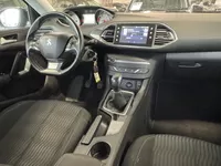 Peugeot 308 SW 1.2 PureTech Blue Lease | Airco | Navi | Cruise | LED dagrijverlichting ( Vestiging - Driebergen ) Foto