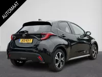 Toyota Yaris 1.5 Hybrid 115pk Automaat Dynamic | NIEUW ! | LED Verlichting | Apple Carplay/Android Auto | | Camera | Climate Control | Stoel/Stuurwiel verwarming |  ( Vestiging - Vianen Tel: 0347-371248 ) Foto