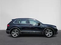 Volkswagen Tiguan 1.5 TSI R-Line Business Automaat | Matrix LED koplampen | Cruise control adaptief | Digitaal Dashboard | Climate Control | comfortstoelen | Apple Carplay/Android Auto | Parkeersensor voor/achter | 19" Lichtmetalen Velgen Foto