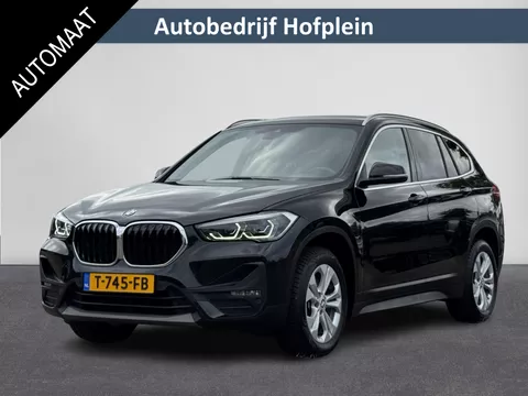 BMW X1 sDrive18iA High Executive | Cruise Control | Camera | Navigatie | Stoelverwarming | LM-Velgen | Climate Control | Elektrisch bedienbare Achterklep | Parkeer Sensoren voor en achter | LED Verlichting