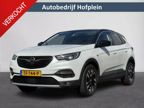 Opel Grandland X 1.2 Turbo 130 PK Automaat Ultimate | Elektrische Achterklep | Camera voor en achter |Full Map Navigatie | Stuurverwarming | Climate Control | Glazen panorama dak | Apple Carplay/Android Auto | Sportstoelen | 18 Lichtmetalen Velgen | | Trekhaak | Trekgewicht 1200kg (Vestiging - Vianen)